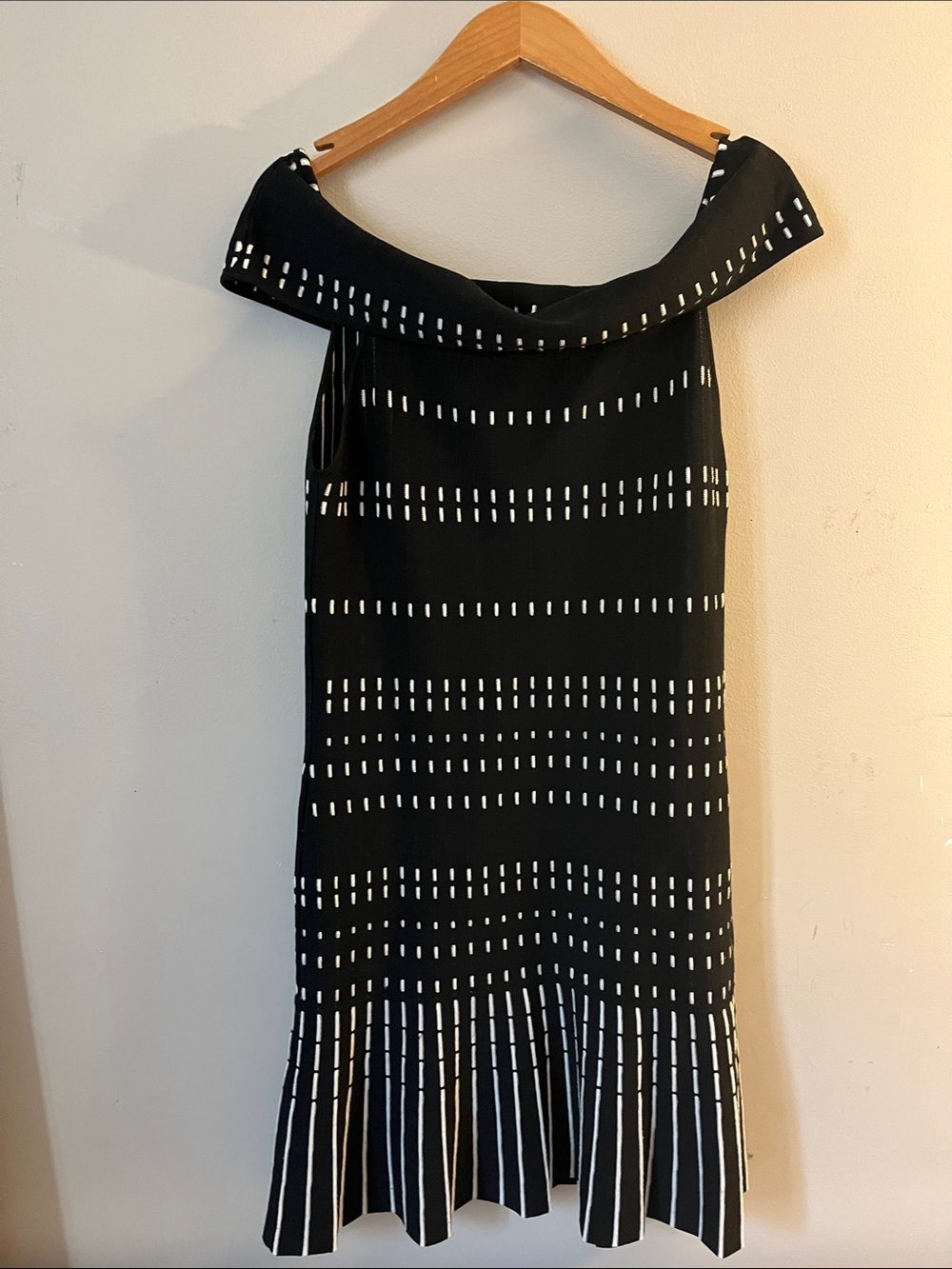 Ever New Black and White One-Shoulder Shift Dress - Picture 4 of 6